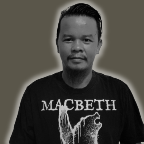 Romeo Picture in black and white color wearing Macbeth shirt